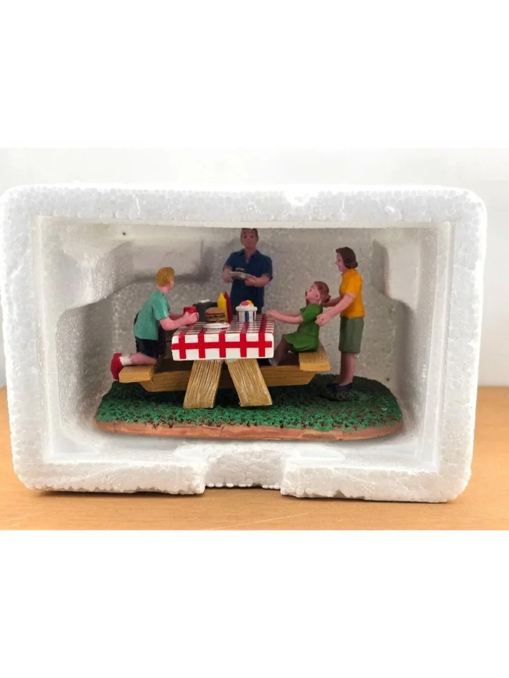 2018 Lemax Family Picnic Table Figurine Scene With Dog & Accessories Vintage